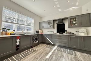 18' Kitchen/Breakfast Room- click for photo gallery